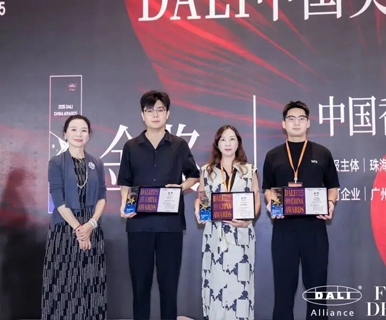 雷特，斩获两项大奖！